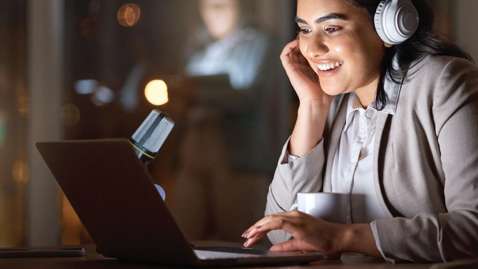 PixVerse R1 Adds Shared Worlds and Personalized Avatars