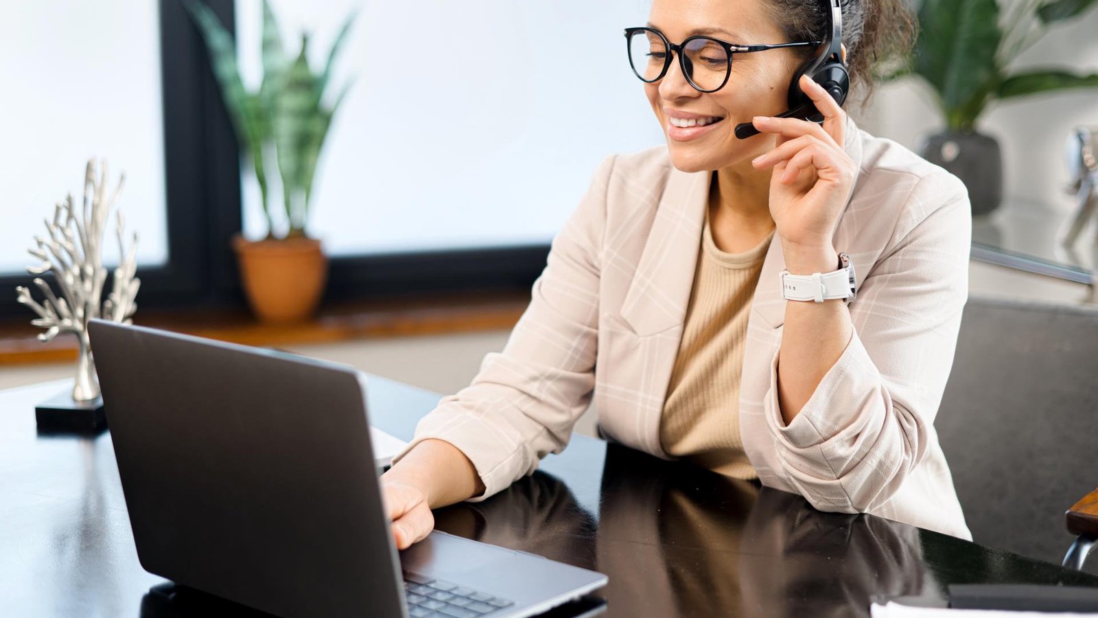 What Makes a Virtual Assistant Smart? The Technology Behind AI Assistants